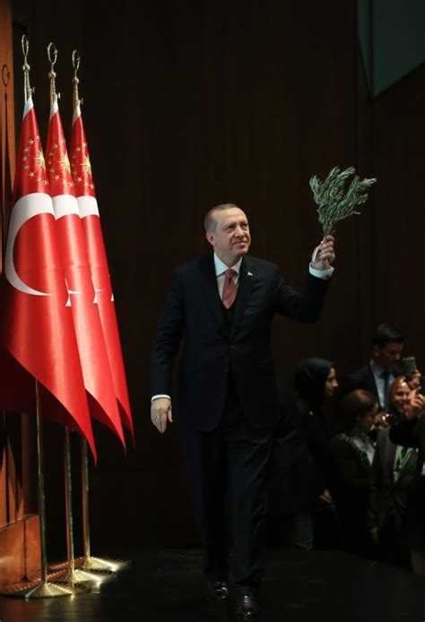 C­u­m­h­u­r­b­a­ş­k­a­n­ı­ ­E­r­d­o­ğ­a­n­ ­ç­i­f­ç­i­l­e­r­e­ ­b­e­k­l­e­d­i­k­l­e­r­i­ ­h­a­b­e­r­i­ ­v­e­r­d­i­